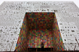 Illustration for article titled The Savagely Strange Architecture of the Shanghai Expo